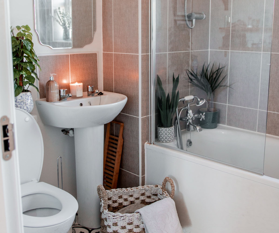 beautiful small bathroom-Affordable Round Toilets Under 200 Dollars